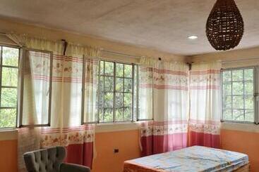 Pension Hostal El Jardín De Los Anturios