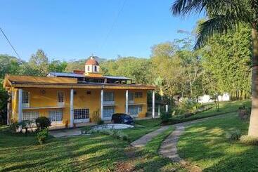 Pensjonat Hostal El Jardín De Los Anturios