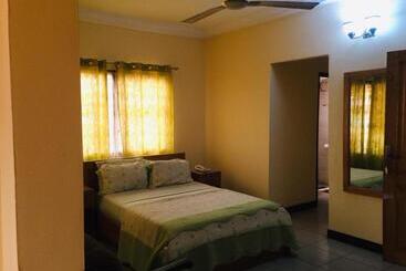 Пансион Room In Bb   Single Room With Balcony