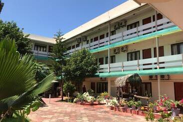 Gnaanams Hotel And Restaurant