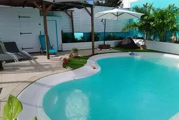 تختخواب و صبحانه La Maison Du Bonheur