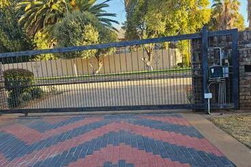 Pension Happy Stay Guest House Mafikeng