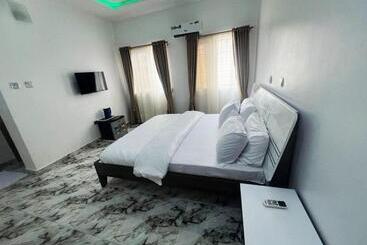 هتل آپارتمان Ayinde Homes