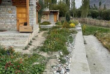 Hotel Osay Khar Resort