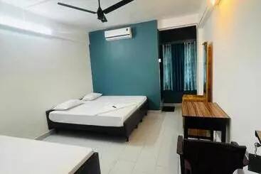 Hotel Priya Lodge