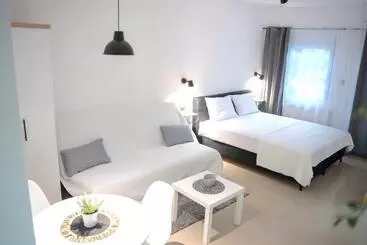 Pensão Laguna Apartments