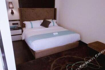 Xana Hotelle· Tianjin Railway Station Jinwan Square Binjiang Avenue