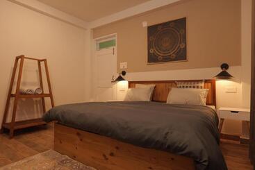 The Trippy Tribe Riverside Hostel Kasol