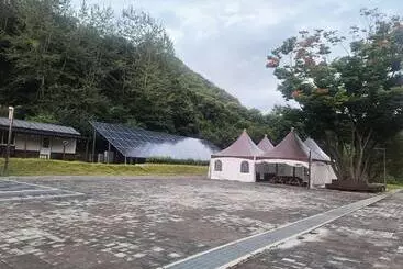 Yeongwol Taehwasan Village Experience Pension