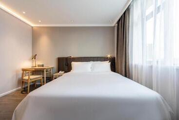 Hanting Premium Hotel Quzhuo Nanhu Plaza