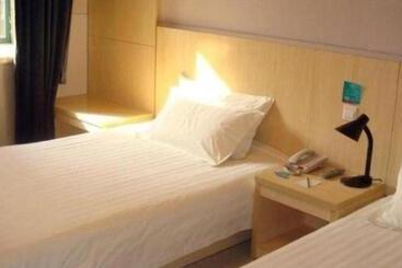 فندق 7 Days Inn Turpan Shanshan Kumtag Desert