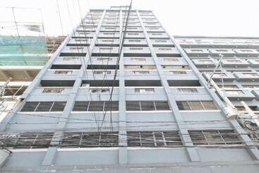 Hôtel Reddoorz Plus @ Project 6 Quezon City