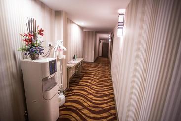 בית מלון כפרי Zamburger Victory City Previously Victory City