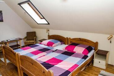 Aamiaismajoitus (B&B) Pigál Panzió
