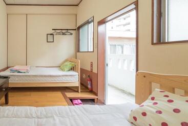 Pension (Hôtel basse catégorie) 沖縄の宿 行燈 あんどん