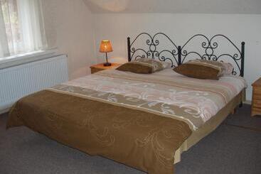 پانسیون Guest House Lauvaskalni