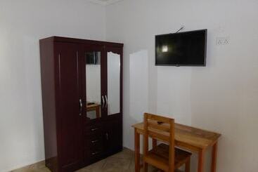 هتل Delhi Gardens