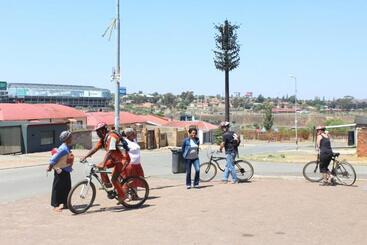 Hostel Authentic Bicycle Tours And Backpackers