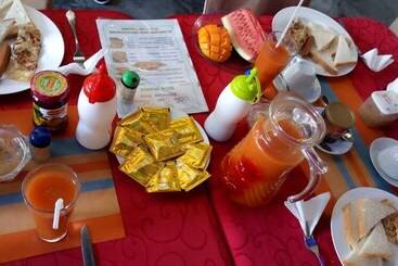 تختخواب و صبحانه Kmar Bnb