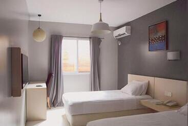 酒店 The Shady Rest