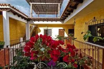 هاستل Maison Bougainvillea