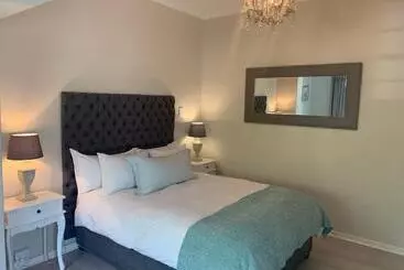 Bed and Breakfast Beluga Of Constantia Guest House