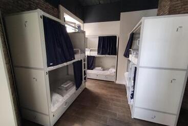 Black Swan Hostel Sevilla