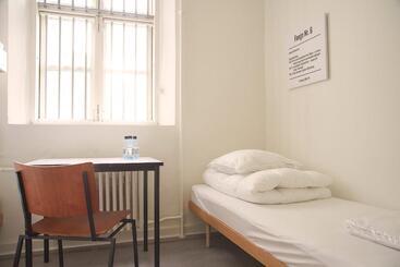 ユースホステル Sleepin Fængslet