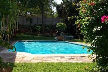 Bed and Breakfast Birdcage B And B