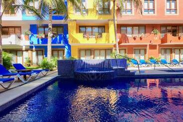 Hotel Casa Lotería  Pueblito Sayulita  Colorful, Family And Relax Experience With Private Parking And Pool