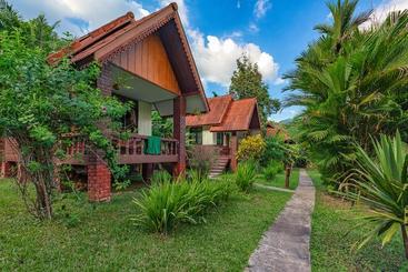 Khao Sok Riverfront Resort