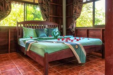 Khao Sok Riverfront Resort