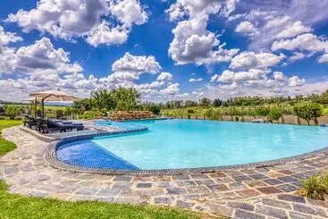 Villa Tasha Luxury Suites
