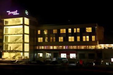 Отель Preeti Executive