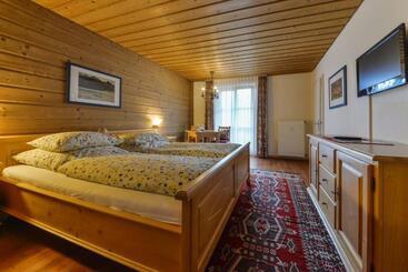 Отель Schmied Von Kochel