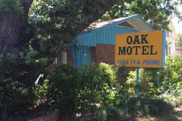 The Oak Motel