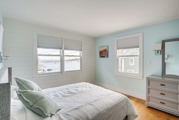 بيت ريفى Waterfront Views: Historic Marblehead Home