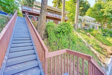 Hus på landet Waterfront Vashon Island Home, Beach Access & View
