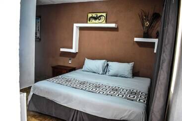 تختخواب و صبحانه Hostal Mimi's Palace