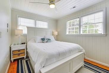 Walk To Ocean: Pearl Cottage In Atlantic Beach