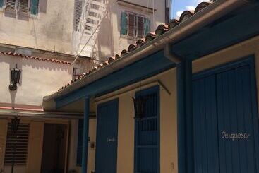 پانسیون Hostal El Zafiro