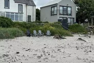اقامتگاه Unique House In An Idyllic Situation On A Beach