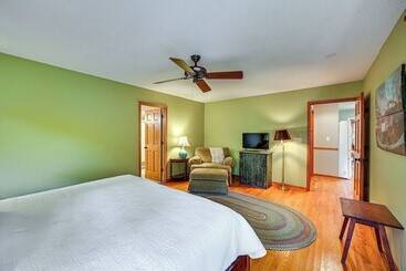 קוטג'' Riverfront Retreat: 1 Mi To Jones Gap State Park!