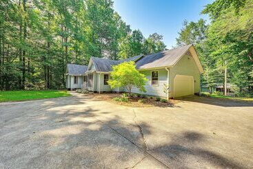 Gîte Rural Riverfront Retreat: 1 Mi To Jones Gap State Park!