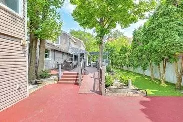 コテージ Saratoga Springs Home W/ Hot Tub: Walk To Downtown