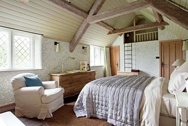 茅舍 The Swinbrook Manor House   Spacious 5bdr House With Garden