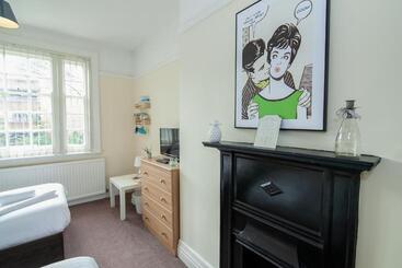 ホテル The Jollys