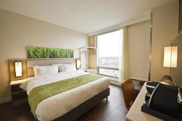 בית מלון כפרי Wyndham Garden Fresh Meadows Flushing