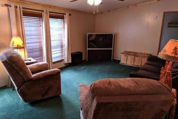 Trails End Cabins & Motel