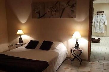 مبيت وإفطار Mas Du Puits